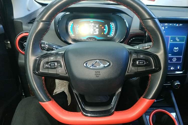 Used Chery QQ Little Ant 2022 Restyled Version Sweet Pink Edition Half-Sugar Version 28.8 kWh 30 kW 301 km Steering Wheel