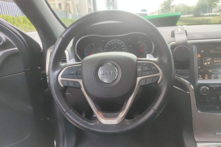 Used Jeep Grand Cherokee 2015 3.0TD Diesel Comfort Navigation Edition
