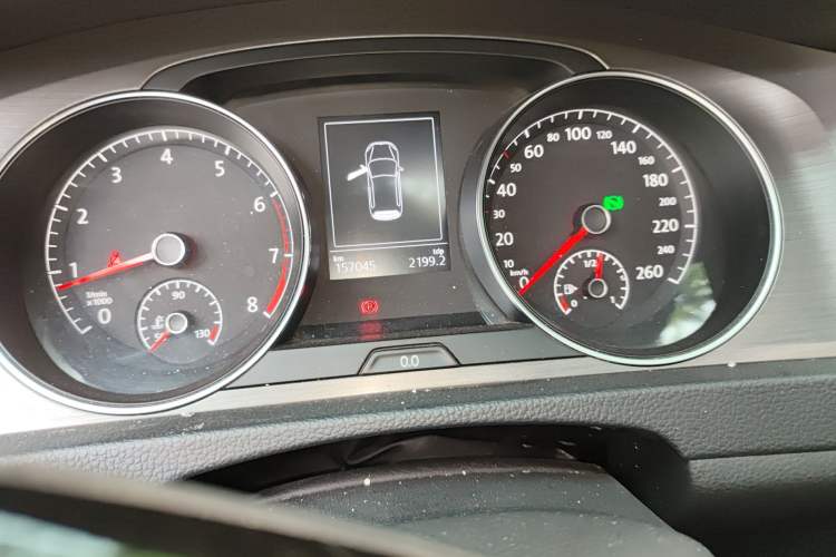 Used Volkswagen Golf 2014 1.4TSI Automatic Luxury Model Odometer Close Up