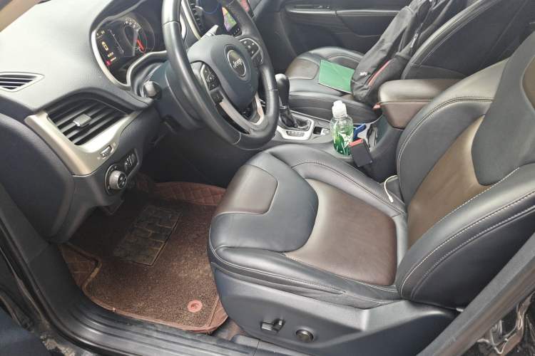 Used Jeep Cherokee 2016 2.4L Leading Edition
