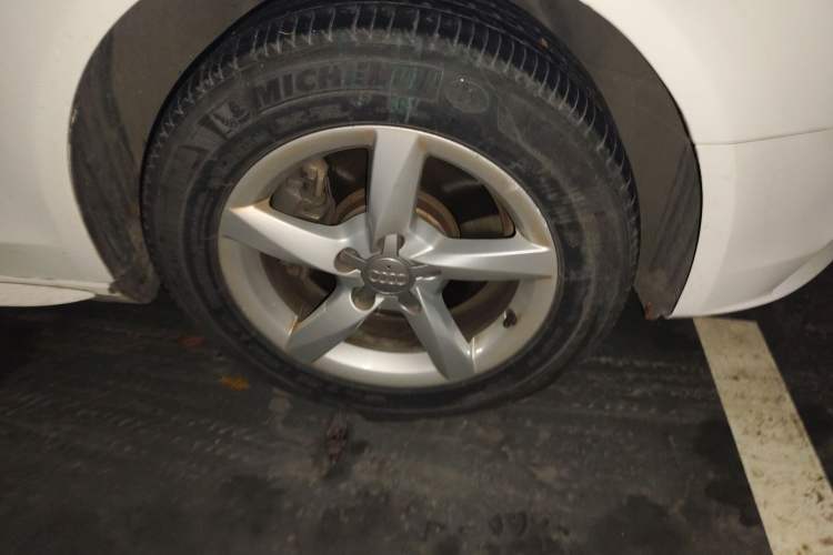 Used Audi A4L 2013 35 TFSI Automatic Standard Model Right Front Wheel Hub