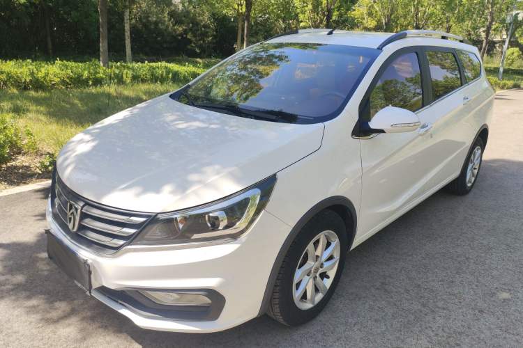 Used Baojun 310W 2017 1.5L Manual Fashion Model China V