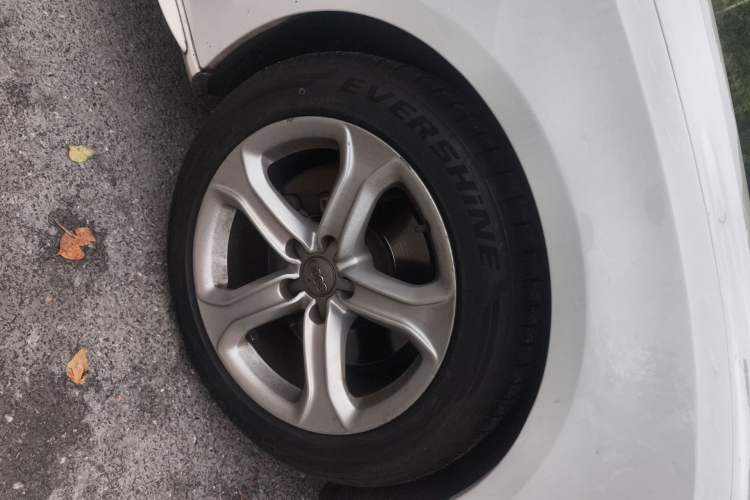 Used Audi A5 2012 2.0TFSI Sportback Right Front Wheel Hub