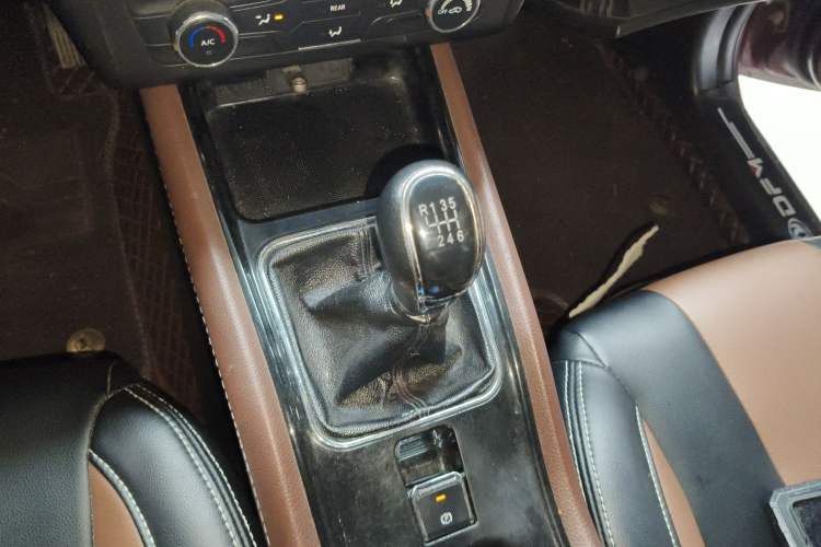 Used Dongfeng Fengon 580 2016 1.5T Manual Comfort Model Gear Lever