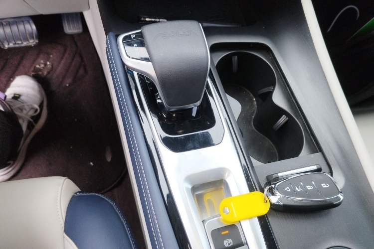 Used Dongfeng Aeolus Huge 2022 Mach Power 1.5T Dare-to-Drive Edition · Enjoyably悦 Gear Lever