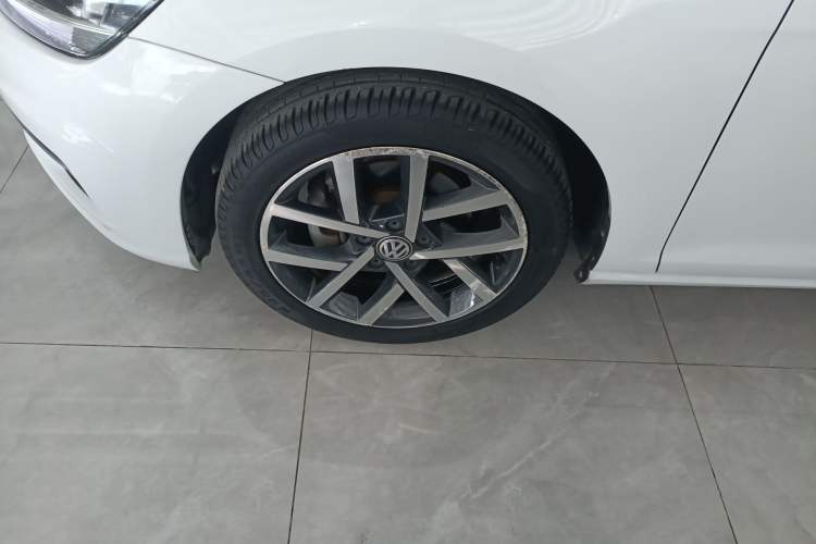Used Volkswagen Golf 2018 230TSI Automatic Luxury Version
