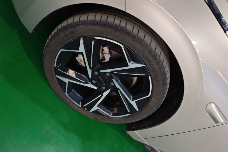 Used Lynk & Co 07 2024 EM-P 126 Long-Range Intelligent Driving Ultra Left Front Wheel Hub