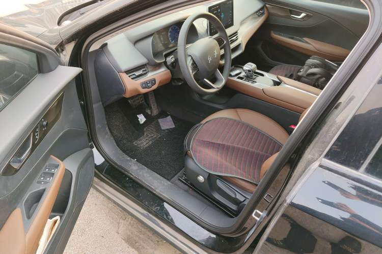 Used Hongqi E-QM5 2022 431 km Charge & Enjoy Edition Driver Seat