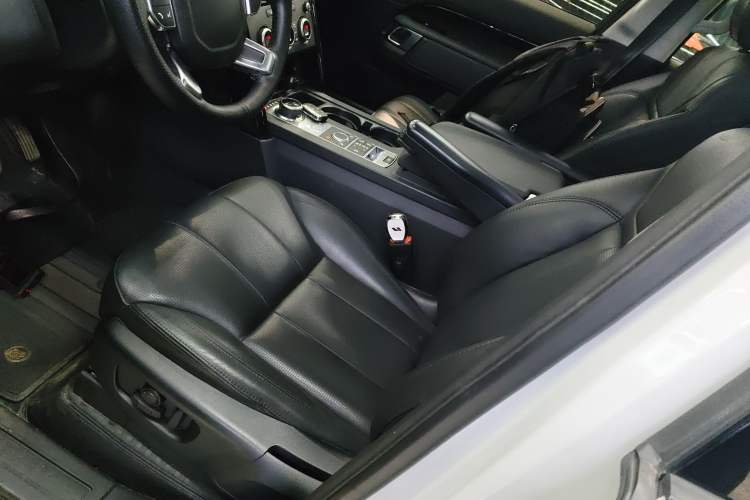 Used Land Rover Discovery 2017 3.0 SC V6 S Left Front Seat