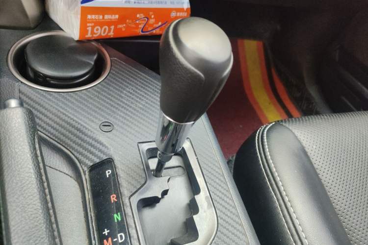 Used Toyota RAV4 2015 2.0L CVT Two-Wheel Drive Fashion Edition Gear Lever