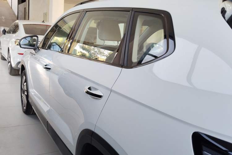 Used Volkswagen Tharu 2023 300TSI Two-Wheel-Drive Moon Luxury Edition