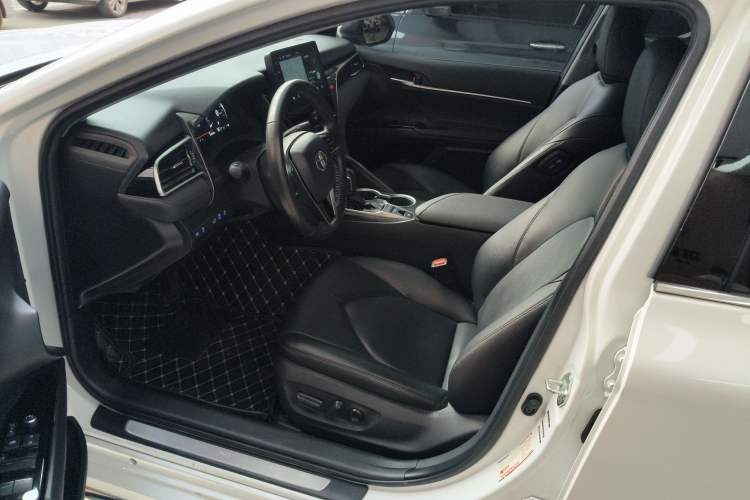 Used Toyota Camry 2023 2.5G Luxury Edition Left Front Seat