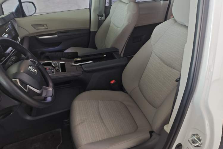 Used Toyota SIENNA 2024 2.5L Hybrid Comfort Edition