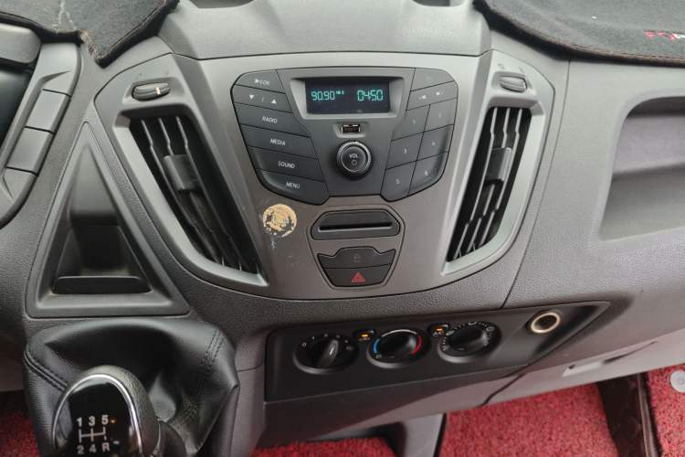 Used Ford Transit 2019 2.0T Diesel Multi-Purpose Commercial Vehicle Short Wheelbase Mid-Roof Design 6-Seater China VI Standard
