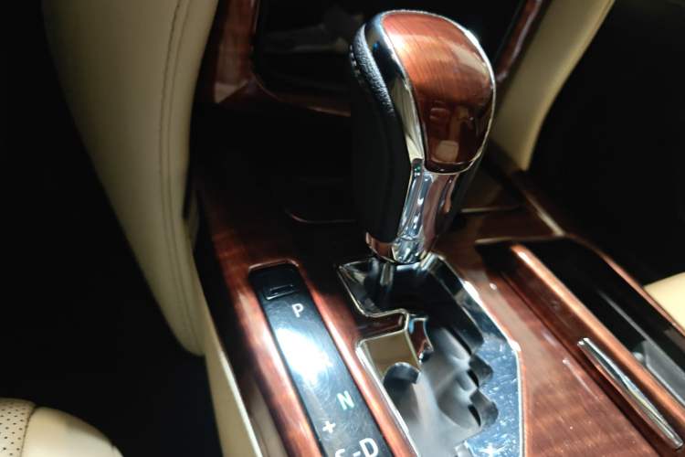 Used Toyota Crown 2015 2.0T Fashion Edition
