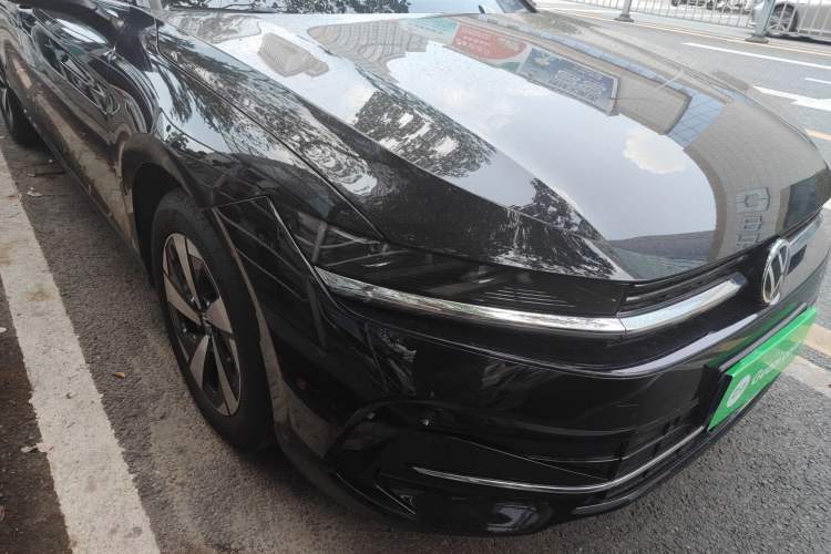 Used Volkswagen Magotan 2024 300TSI DSG Prestige Edition—A Real Eye-Catcher
