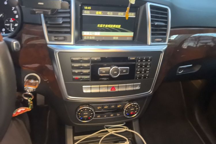 Used Mercedes-Benz M-Class 2012 ML 350 Luxury Edition Audio And AC Panel