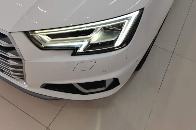 Used Audi A4L 2019 40 TFSI Fashion Edition China VI Emission Standard
