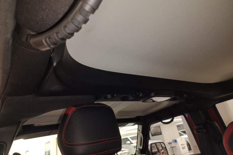 Used BAIC Off-Road BJ40 2020 2.0T Automatic Four-Wheel Drive Urban Hunter Edition Chivalrous Type Headliner