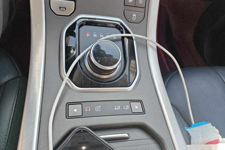 Used Land Rover Range Evoque 2018 240 PS SE Smart Brilliance Edition Gear Lever