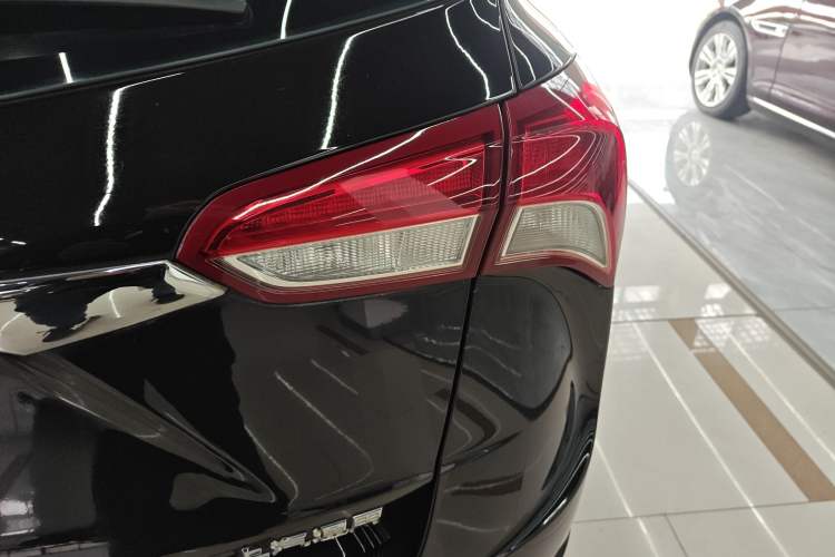 Used Buick Envision 2018 20T Two-Wheel-Drive Elite Model
