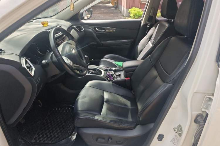 Used Nissan X-Trail 2014 2.5L CVT Leading Edition 4WD Left Front Seat