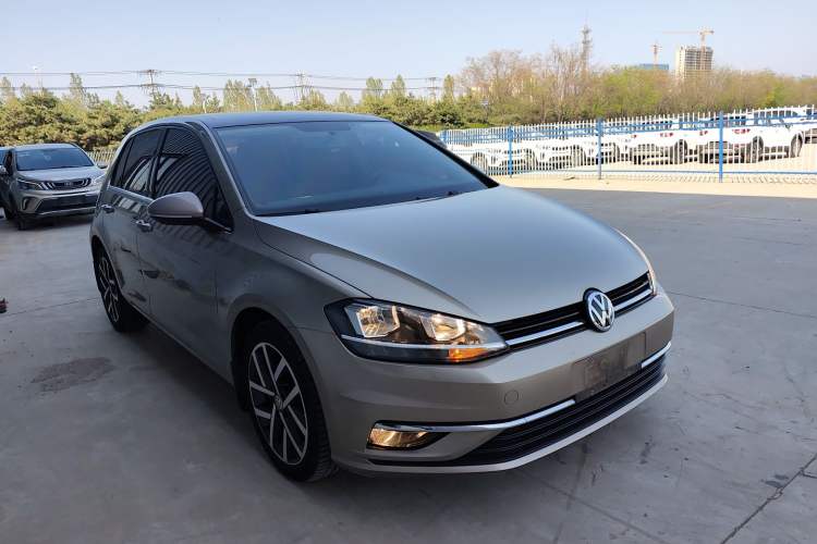 Used Volkswagen Golf 2020 Zhiai Edition 200TSI DSG Comfortable & Ambitious Version Front Right 45 Deg