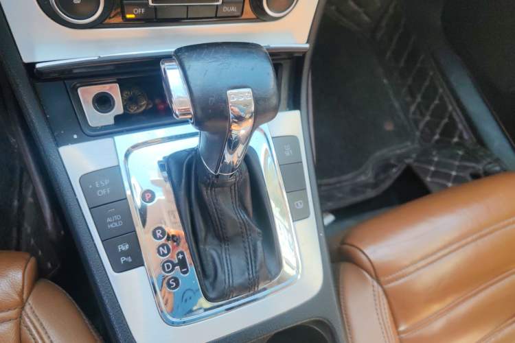 Used Volkswagen FAW-Volkswagen CC 2010 2.0 TSI Ultimate Edition Gear Lever