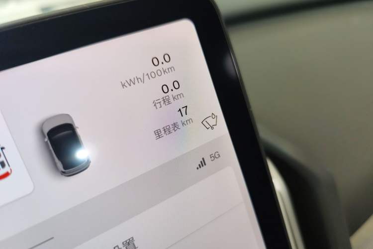 Used Volvo EX30 2025 Rear-Drive Long-Range Plus Model