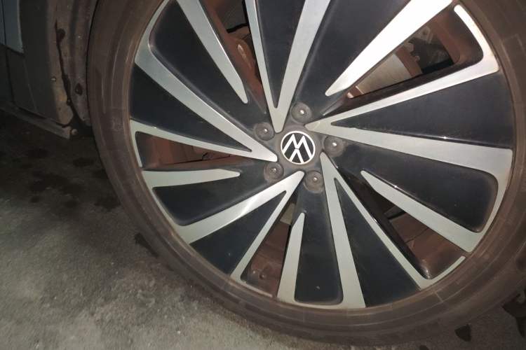 Used Volkswagen ID.4 X 2021 Pro Smart Long-Range Edition Right Front Wheel Hub