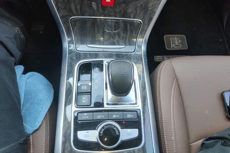 Used BYD Tang New Energy 2017 2.0T All-Wheel Drive Hyatt Model
