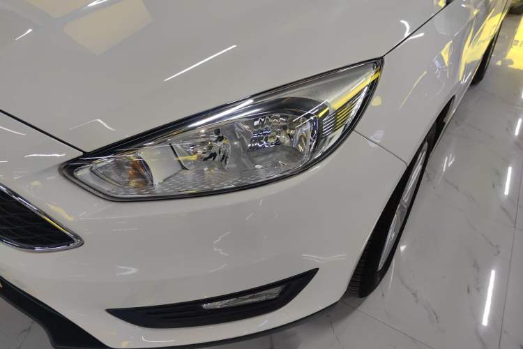 Used Ford Focus 2018 Hatchback Classic 1.6L Automatic Trendy SmartDrive Edition
