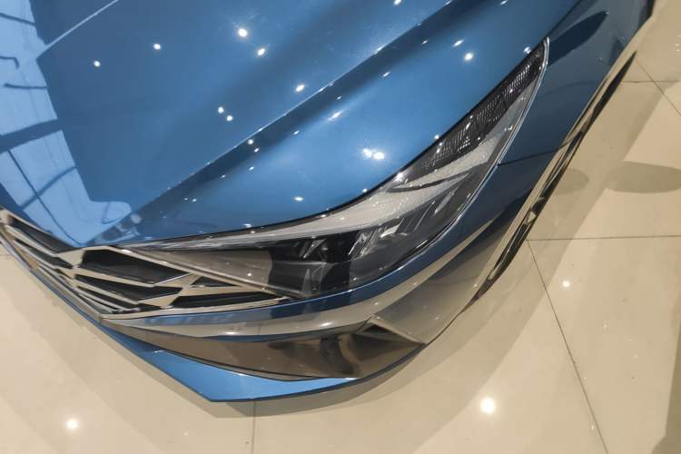 Used Hyundai Elantra 2021 1.5L CVT GLX Elite Edition Left Front Headlight