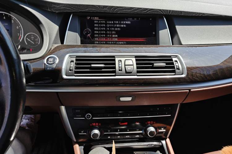 Used BMW 5 Series GT 2015 528i Leading Model Audio And AC Panel