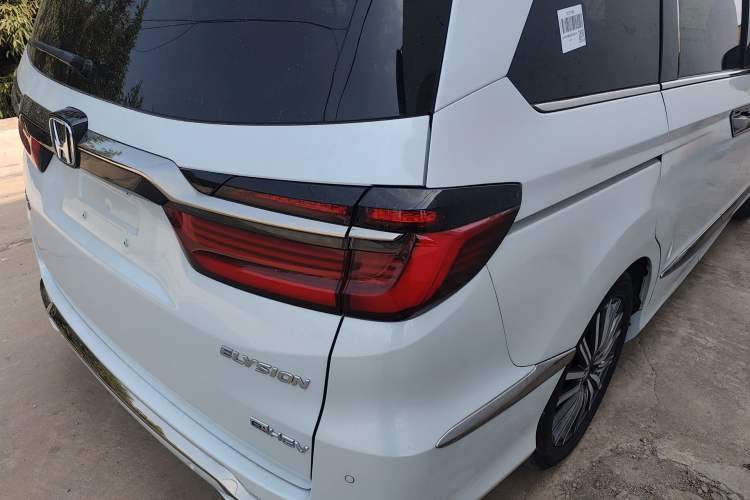 Used Honda Elysion 2024 2.0L eHEV Luxury Edition Right Rear Taillight
