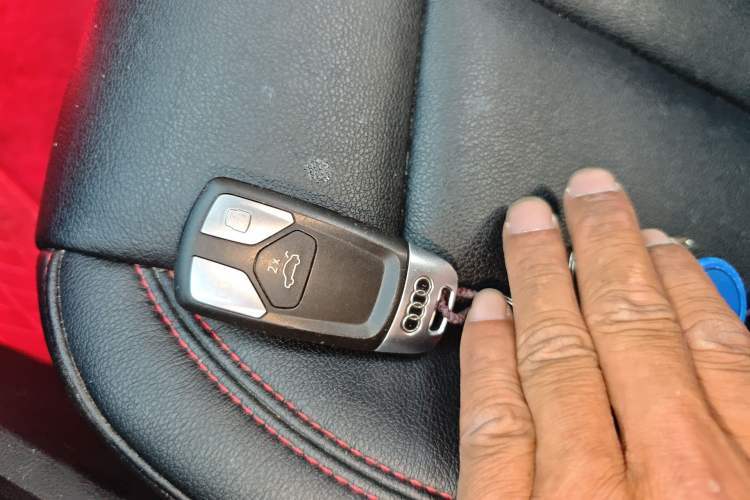 Used Audi A4L 2019 40 TFSI Ambition China VI Vehicle Key