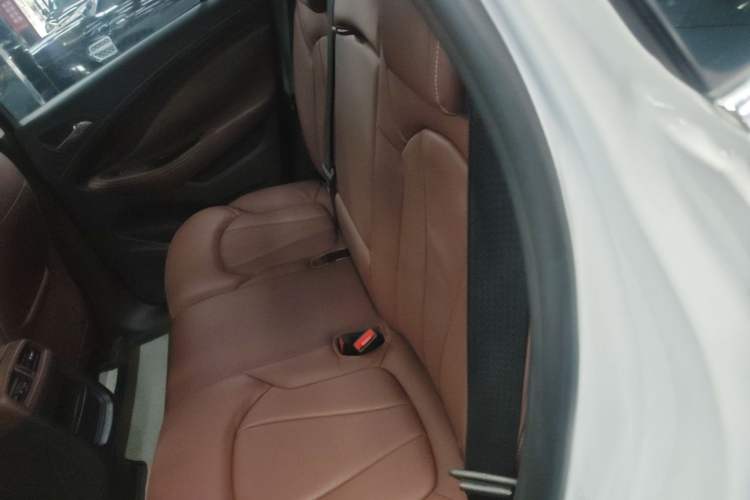 Used Buick Envision 2018 20T Two-Wheel Drive Luxury Model
