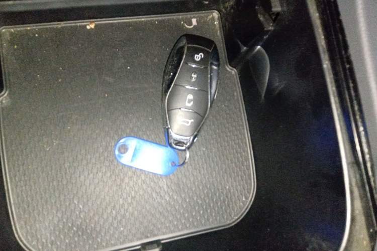Used Hongqi HQ9 2023 2.0T Smart Connect Flagship Edition Vehicle Key