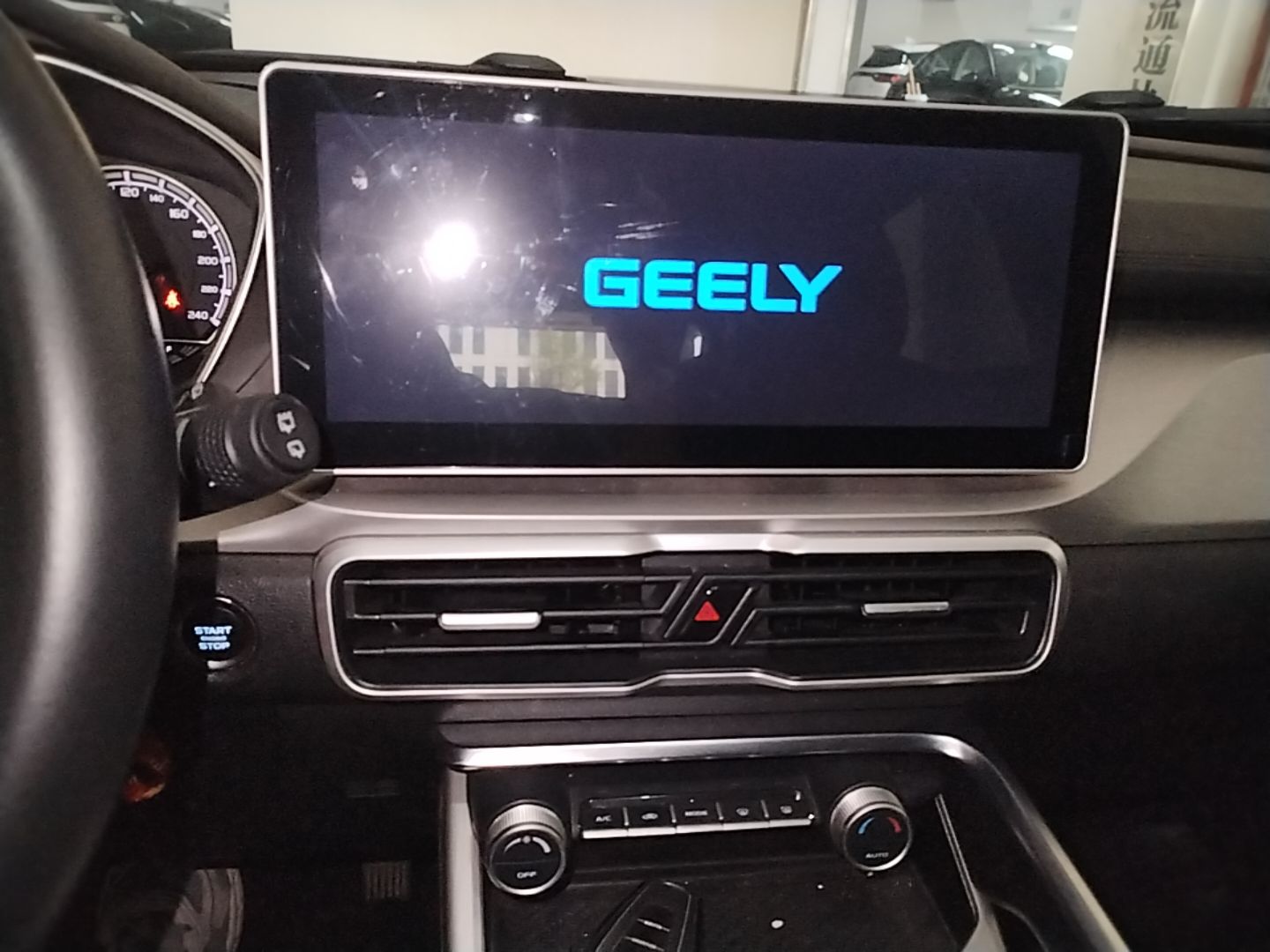 Geely Auto Coolray 2023 1.5T DCT Platinum Edition — снимка 15