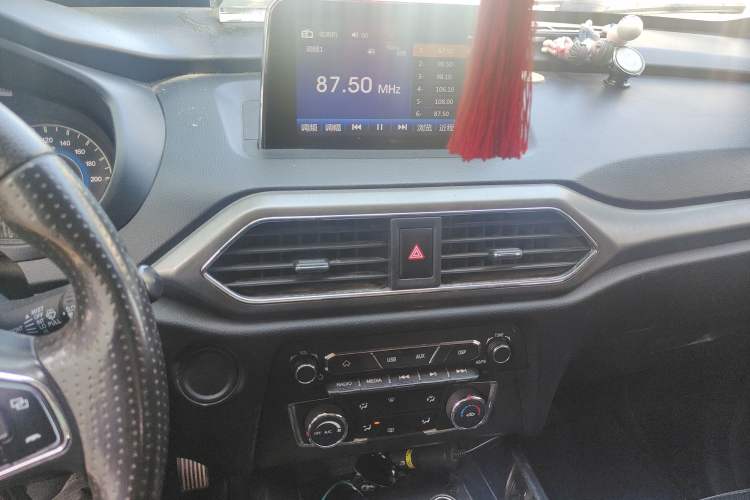 Used Dongfeng Fengon S560 2018 1.8L Manual Comfort 7-Seater Audio And AC Panel