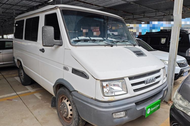 Used Iveco Daily 2017 2.5T A35 Low-Roof 5-7 Seater Passenger Van 47Z5
