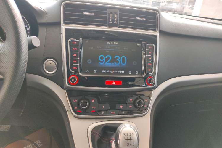 Used Haval M6 2019 1.5T Manual Two-Wheel Drive Elite Version China VI Standard Audio And AC Panel