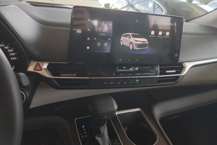 Used Toyota Sienna 2026 Model 2.5L Dual-Engine Two-Wheel-Drive Comfort Edition