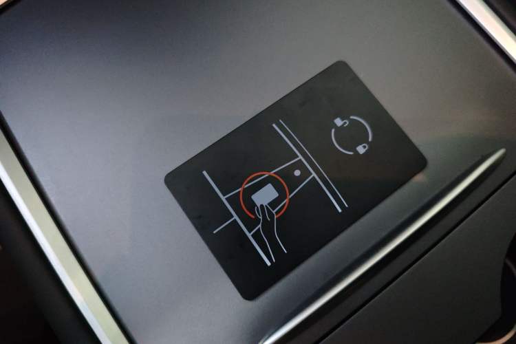 Used Tesla Model Y 2024 Long-Range All-Wheel-Drive Version Vehicle Key