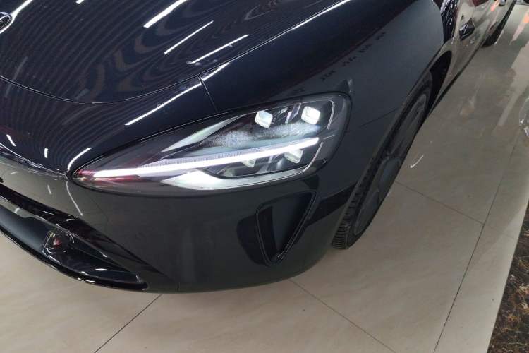 Used Xiaomi Auto SU7 2024 Rear-Drive Ultra-Long Range Advanced Pro-Level Intelligent Driving Version Left Front Headlight