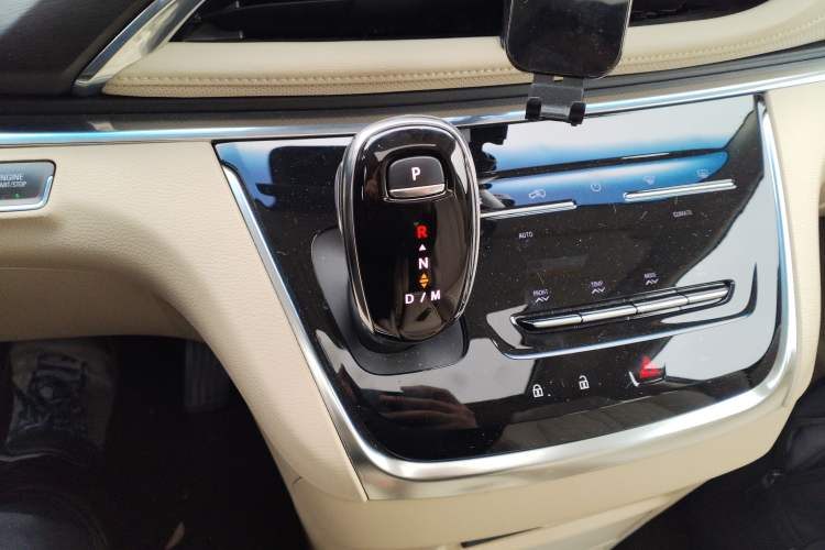 Used Buick GL8 2023 Facelifted Land Cruiser Executive Luxury Version Gear Lever