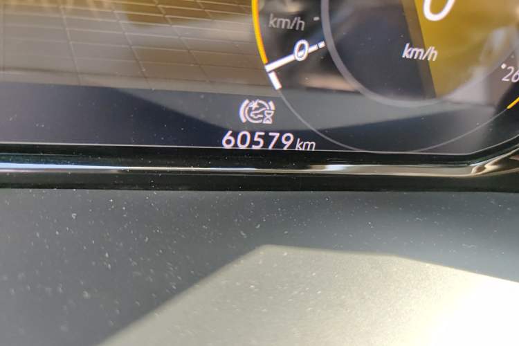 Used Volkswagen Viloran 2022 380TSI Luxury Edition Odometer Close Up