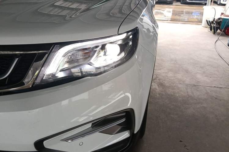 Used Geely Auto Emgrand X7 Sport 2018 1.8TD Automatic Two-Wheel Drive Smart 4G Connected Version