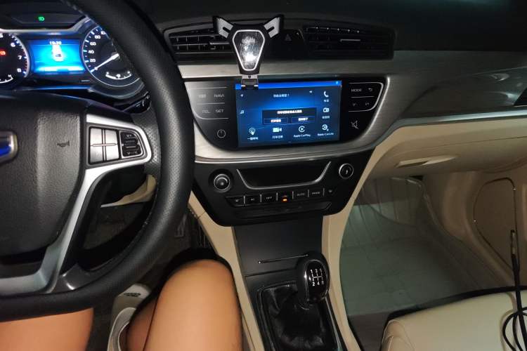 Used Geely Auto Emgrand 2017 Sedan Million Edition 1.5L Manual Luxury Model Audio And AC Panel