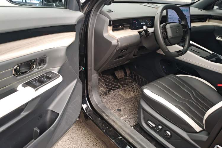 Used JETOUR Shanhai L6 2024 1.5TD DHT ULTRA